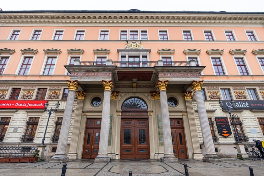 Budynek giełdy na placu Solnym